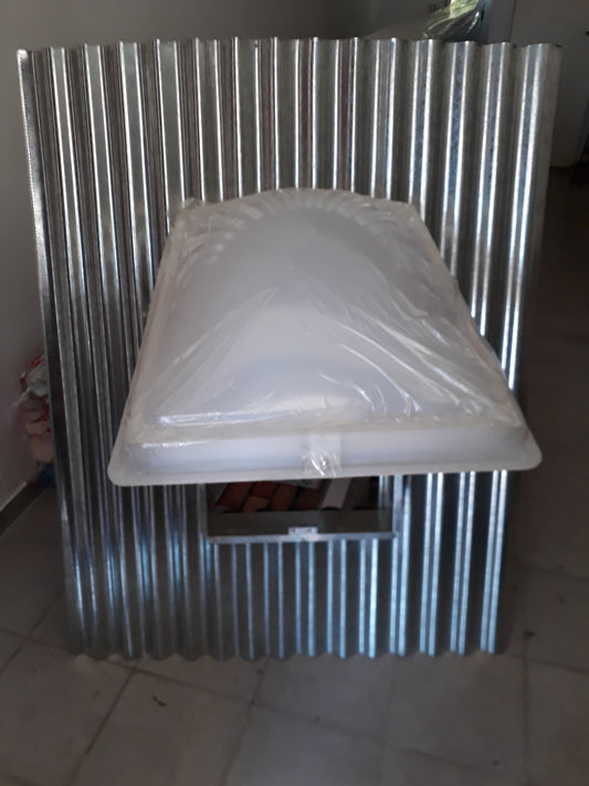 Claraboya para chapa sinusoidal  de abrir con base incluida .
