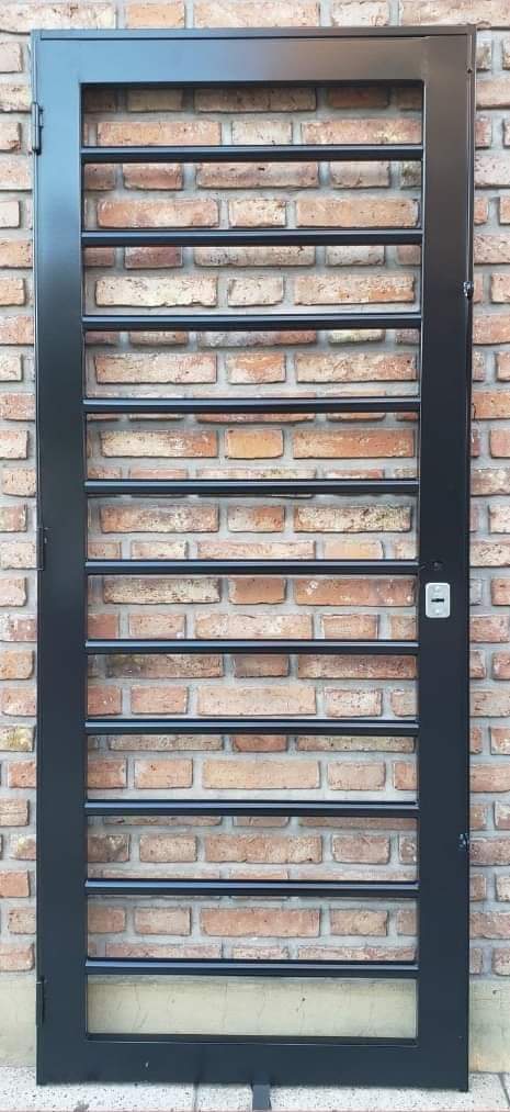 Puerta de reja 90